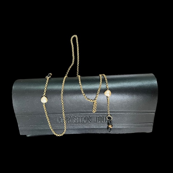 Sunglasses (glasses) chain with faux pearls - Picture 2 of 3